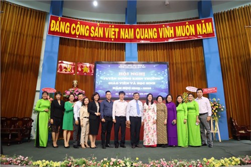 Hội nghị tuyên dương khen thưởng giáo viên và học sinh năm học 2019-2020